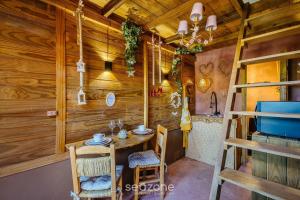 Studios completos perto da praia da Armação e do Parque Beto Carrero - TRS