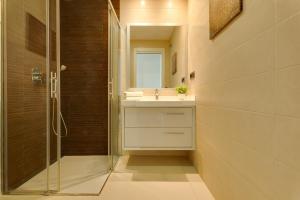 SUNSET DRIVE 128 Luxury Beach Retreat by CAR