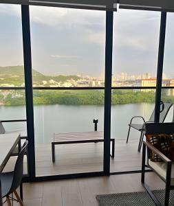 New Gem, 2B, 4 blocks from Center Amazing Views