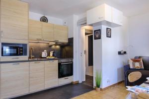 Studio with balcony 50 m from the beach