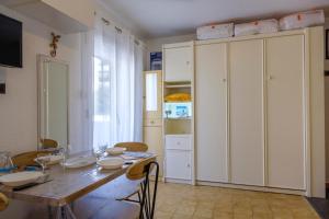 Studio with balcony 50 m from the beach