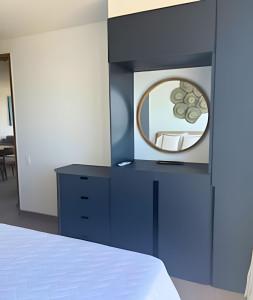 Brand New Apt Pool & City Views