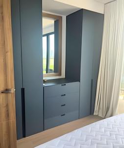 Brand New Apt Pool & City Views