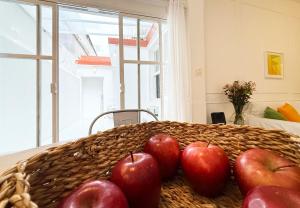 Cozy flat in Leblon five steps from the beach