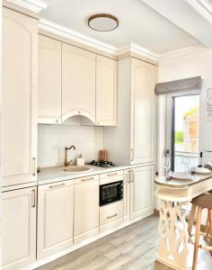 Bridge Apartments- STUDIO 3