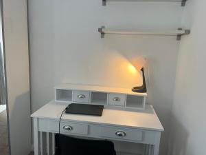 En-suite double room on riverside of Canada Water