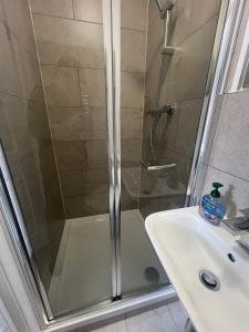 En-suite double room on riverside of Canada Water