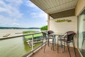 Community Perks! Waterfront Lake Ozark Escape