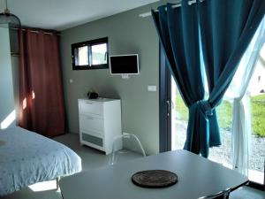 Maisons de vacances Charmant Studio climatise proche Riviere ,Voie verte, Marche : photos des chambres