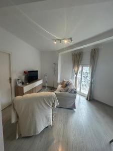 BRAVAHOLIDAYS-420-COLON, 2nd LINE BEACH, WIFI