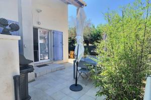 Agréable pavillon avec grande terrasse pour 6 personnes