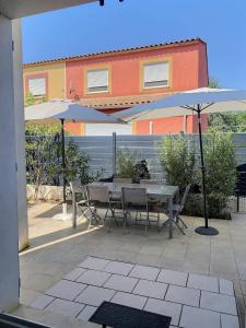 Agréable pavillon avec grande terrasse pour 6 personnes