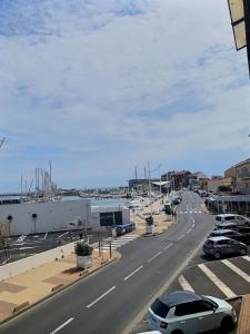 Studio confortable avec vue mer et port
