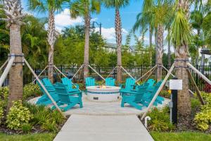 Beautiful Modern Vista Cay Condo, Near Parks-2011