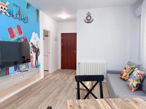 Una habitación cómoda y luminosa