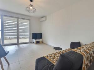 Appartement climatisé, moderne avec terrasses à 500m de la mer