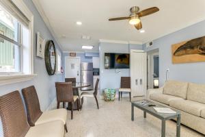 Walk to Beaches and Gulf Indian Rocks Beach Duplex!