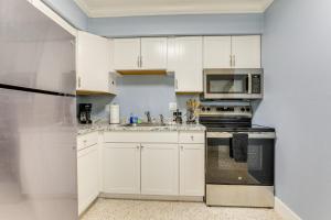 Walk to Beaches and Gulf Indian Rocks Beach Duplex!