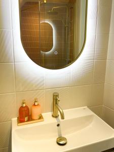 Very best location - Luxury boutique apartment by river and historic city centre