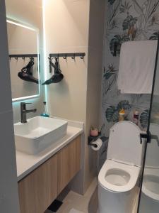 Acquila Crest by JKIA