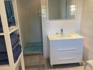 Maisons de vacances Studio Lumineux 2 adultes et 1enfant : photos des chambres