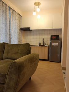 Acquila Crest by JKIA