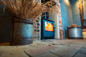 Cosy & charming medieval Bumble Cottage