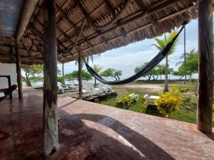 Cabaña ecológica frente al mar en isla fuerte