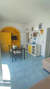 Alba marina a Castro