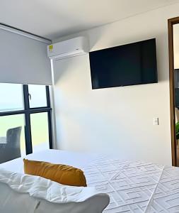 Stuning view to Walled city & Beach, King size bed