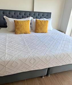 Stuning view to Walled city & Beach, King size bed