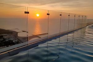 Stuning view to Walled city & Beach, King size bed