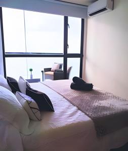 Brand New, 3blocks from Walled C, Stunning Views