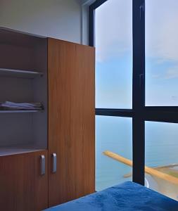 Brand New, 3blocks from Walled C, Stunning Views