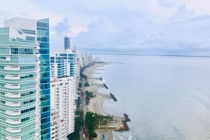 Lujoso Apto Piso 26 con Vista al Caribe