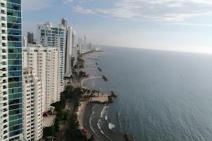 Lujoso Apto Piso 26 con Vista al Caribe