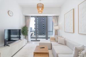 Free housekeeping visits during your stay - StayShort - Contemporary 2-Bedroom Apartment in Silverene