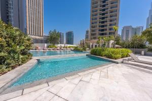 Free housekeeping visits during your stay - StayShort - Contemporary 2-Bedroom Apartment in Silverene