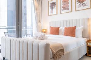 Free housekeeping visits during your stay - StayShort - Contemporary 2-Bedroom Apartment in Silverene