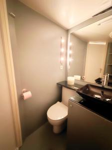 Champs-Élysées, Avenue Montaigne