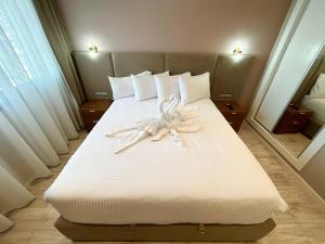 Modern Haven - Balcony & Beach access