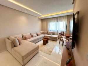 Modern Haven - Balcony & Beach access