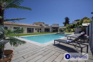 Air-conditioned villa with pool and garden