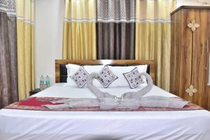 Inder Stay !! Balcony Rooms !! Parking !!