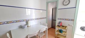 Avenida Juan Carlos I , Playa La Colonia - By Aloha Palma