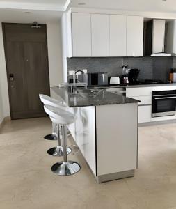 Breathtaking ocean view, central location