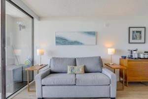 Ocean View! Steps to Beach, Pool, Sauna and Hot Tub!