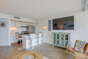 Ocean View! Steps to Beach, Pool, Sauna and Hot Tub!