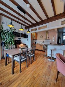 Appartements Spacieux Duplex a Villeurbanne 6 Pers Tout Comfort : photos des chambres