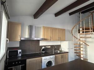 Nouveau - LEnsoleillé Terrasse & Atypique - 10 Min Plages - Serenité & Confort - IDEAL FAMILLE Parking et Wifi Gratuit - OFFRE SPECIALE